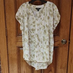 Lovely Simply Vera Cream V-Neck Top w/Muted Olive Floral Pattern Large